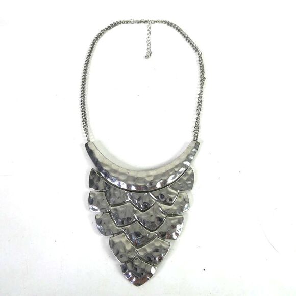 Silver Tone Articulated Scale Hammered Metal Bib Statement Necklace Adjustable - Picture 1 of 11
